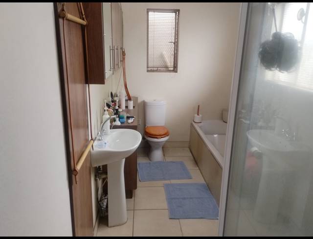 3 BEDROOM HOUSE FOR SALE IN OOS EINDE